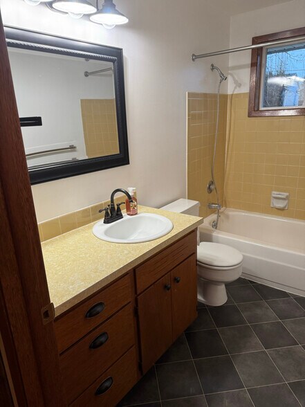 Building Photo - 4120 E Congress Ave