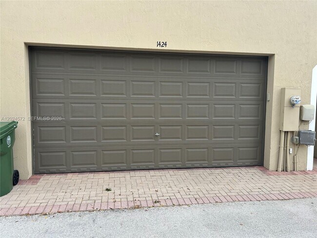 Building Photo - 1424 SW 147th Ave