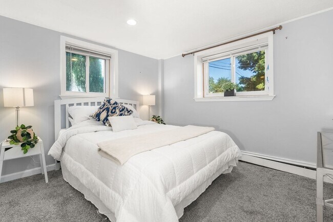 Building Photo - 64 Bryon Rd