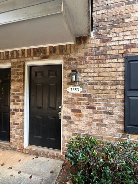 Building Photo - 2353 Murell Rd