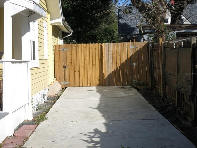 Building Photo - 8113 N Rome Ave