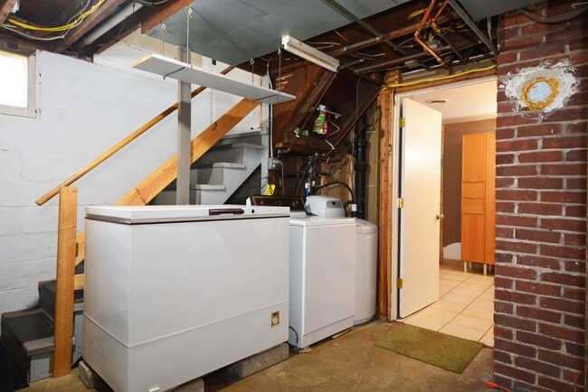 Building Photo - Beautiful 3-Bed 2-Bath Home Available In N...