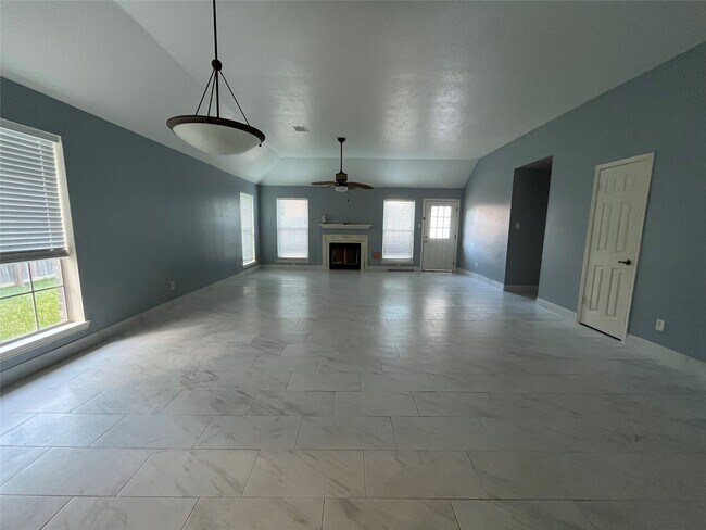 Building Photo - 2318 Pheasant Creek Dr