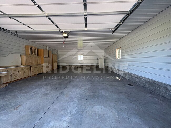 Building Photo - 582 N 4200 E