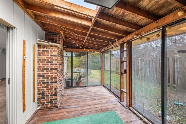 Building Photo - 8119 Oriole Dr