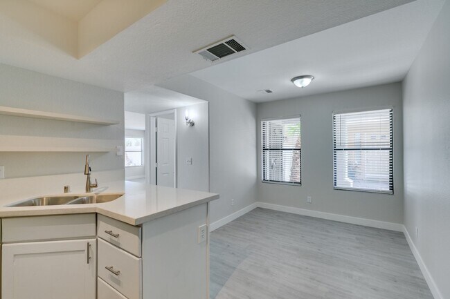 Building Photo - Great 3 bedroom home in South Shore!!