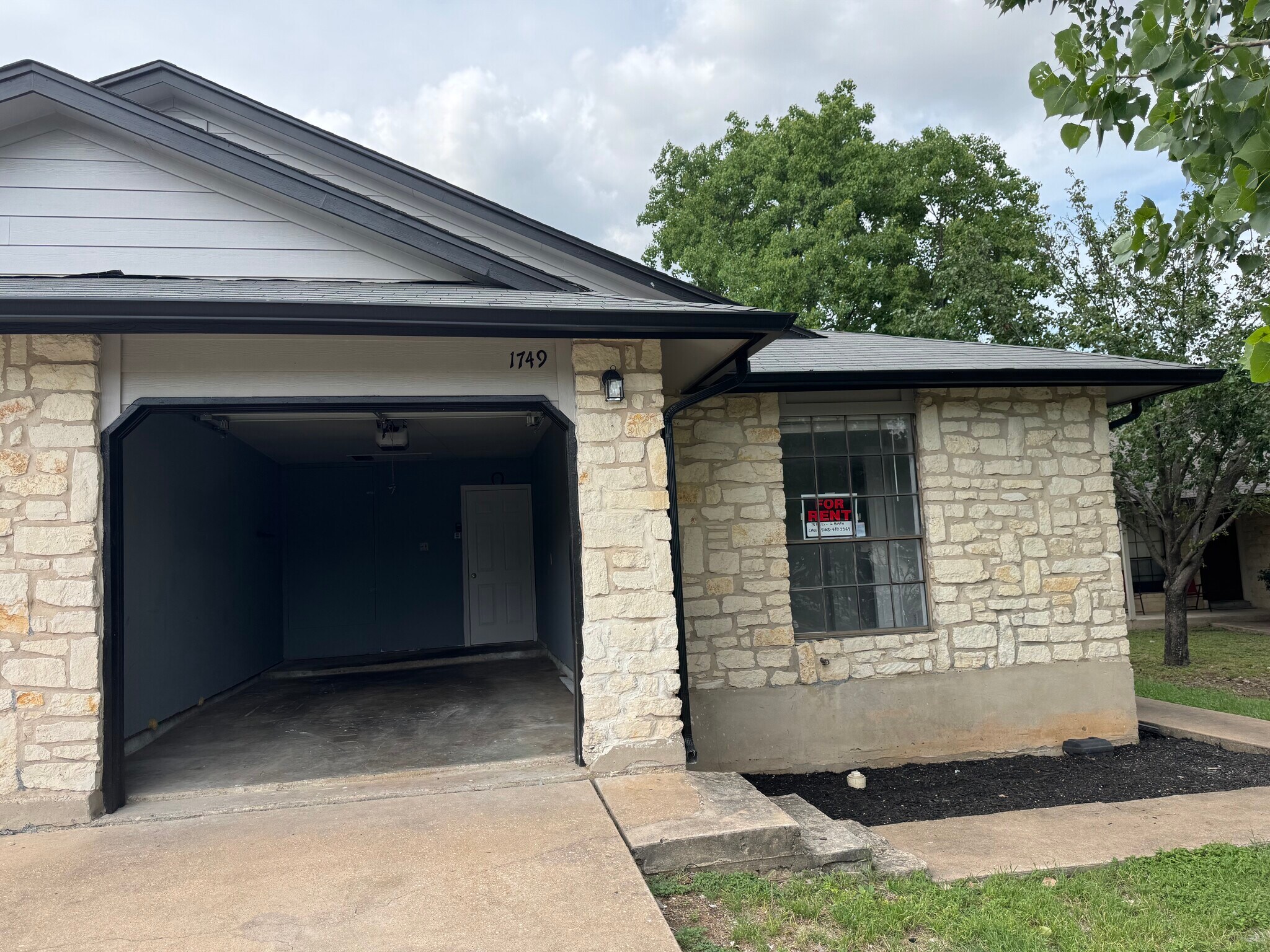 Building Photo - 1749 Horseshoe Cir