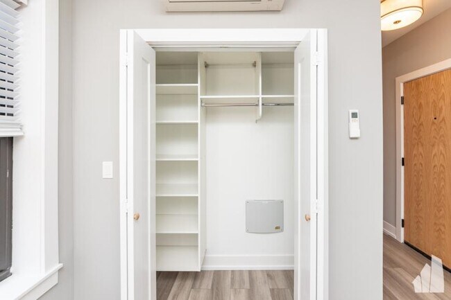 Building Photo - 1 bedroom in Chicago IL 60613