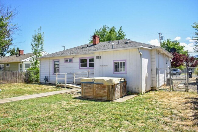 Building Photo - 924 Mount Pitt Ave