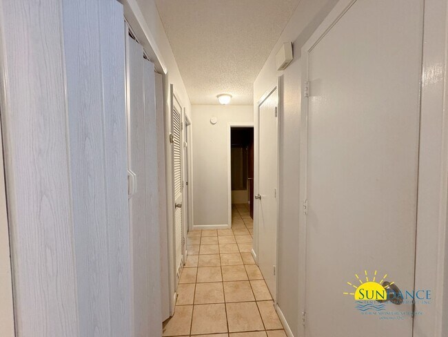 Building Photo - Spacious 3 Bedroom Home in Mary Esther!