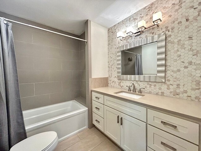 Building Photo - 9108 Balcones Club Dr