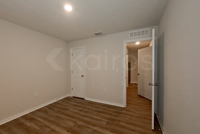 Building Photo - 10872 N Frantz Ave