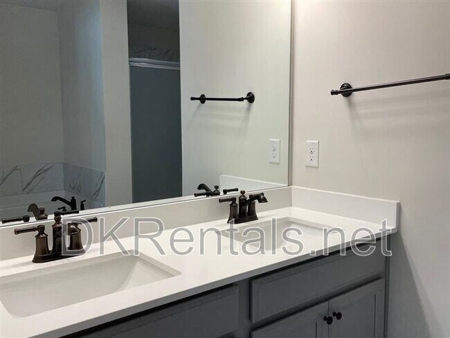 Building Photo - 1809 Parkades Path