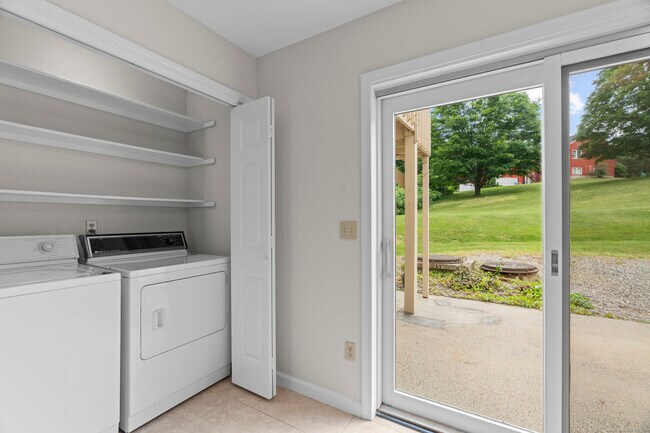 Building Photo - 28 Brantwood Dr
