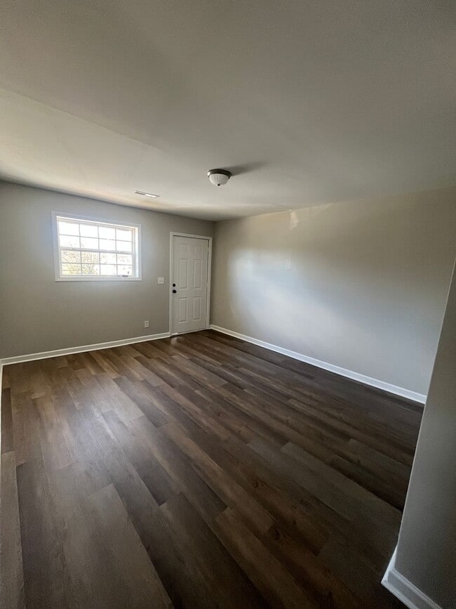 Building Photo - 731 S Ma