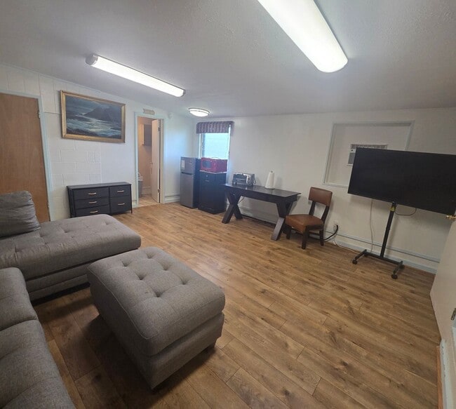 Building Photo - 75 Loha St