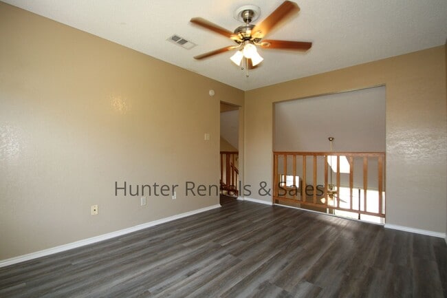 Building Photo - Two-Story Living!