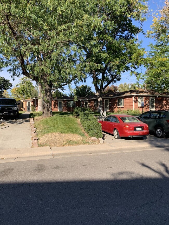 Building Photo - Available August 10 | 1 Bed • 1 Bath • 620 Sq Ft