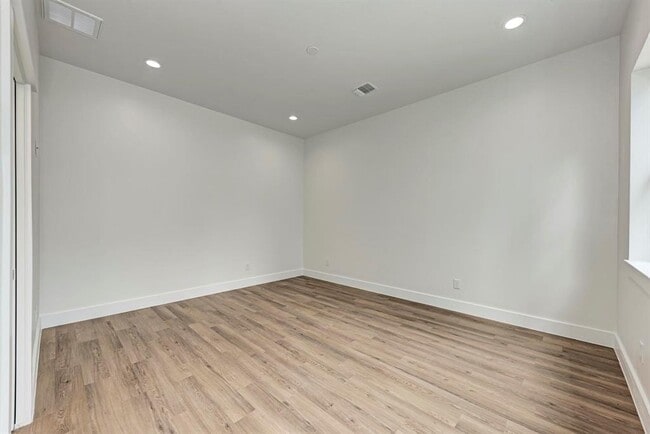 Building Photo - 401 Delmar Ave