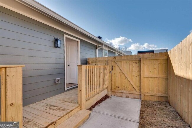 Building Photo - 1078 Hobson St SW