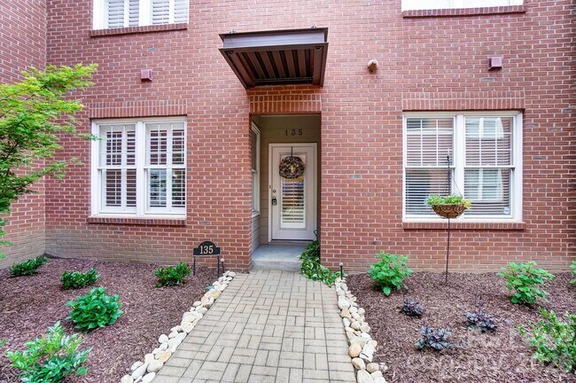 Building Photo - 400 Clarice Ave