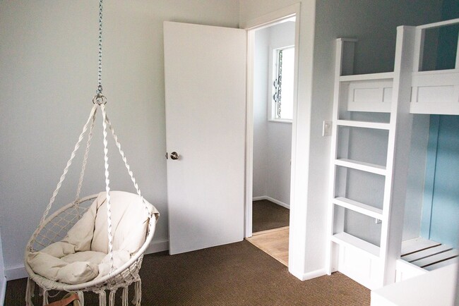 Building Photo - Oceanfront Malaekahana 3 bed / 2 bath Reno...