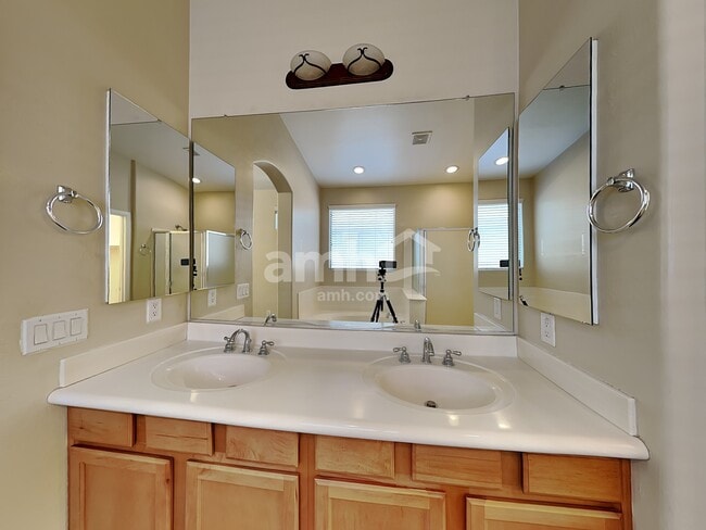 Building Photo - 10297 W Los Gatos Dr