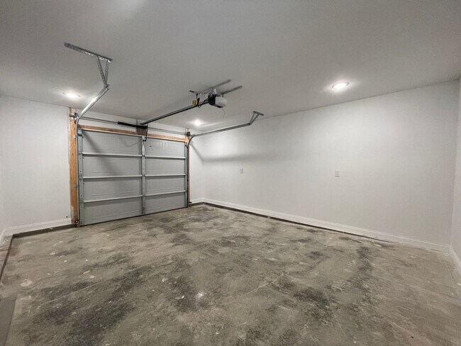 Building Photo - 107/105 Tucker Ln