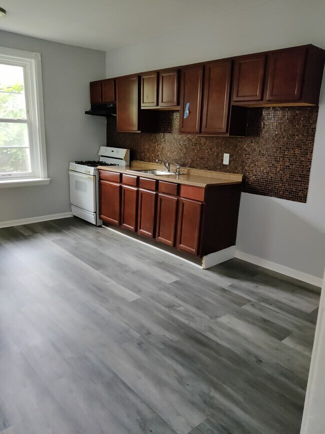 Building Photo - 6026 Delancey St