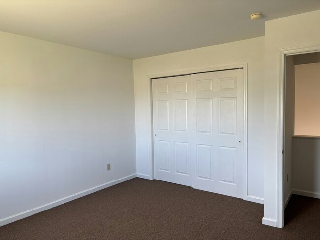 Building Photo - 103 Glen Combe Cir