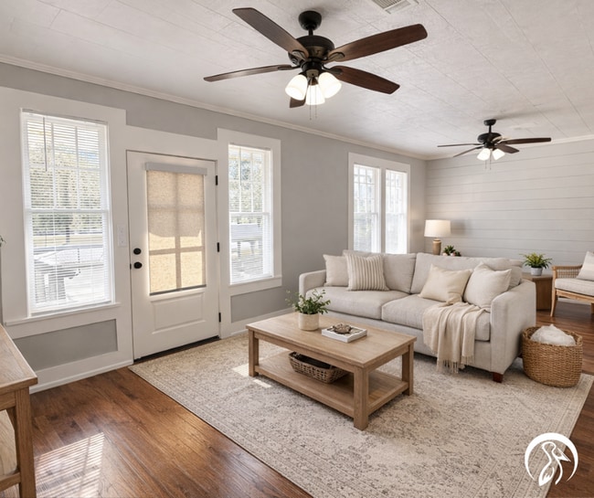 Building Photo - Spacious and Convenient