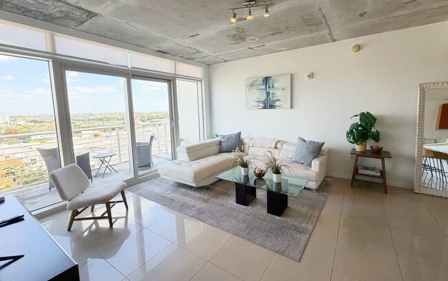 Building Photo - 3250 NE 1st Ave