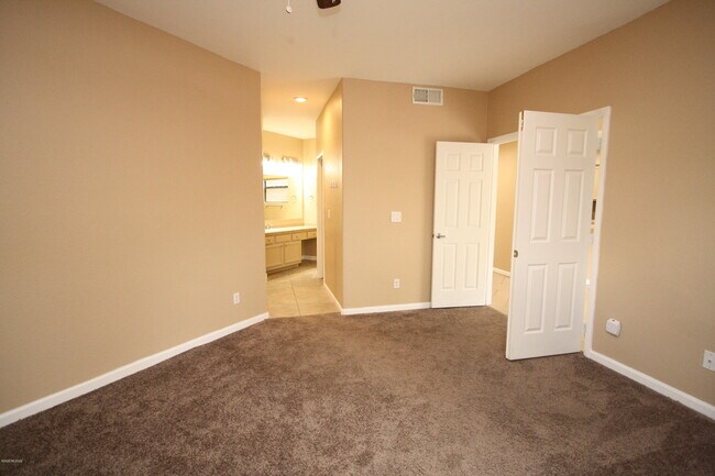 Building Photo - 6655 N Canyon Crest Dr