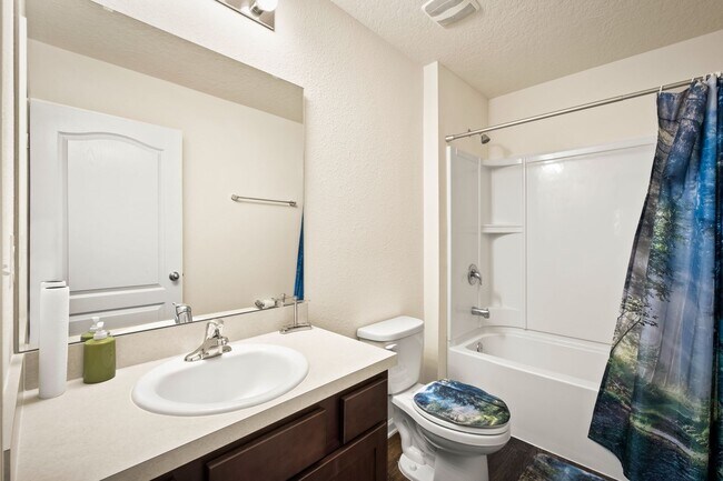 Building Photo - Beautifully Apportioned 2-Story Home in Fox Creek