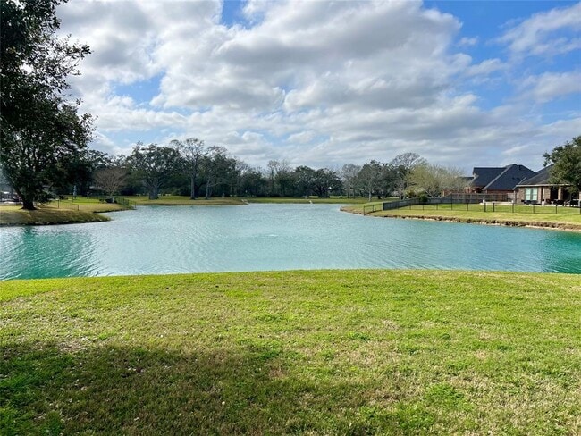 Building Photo - 1017 Southern Oaks Dr