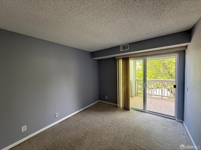 Building Photo - 3660 Knollwood Terrace