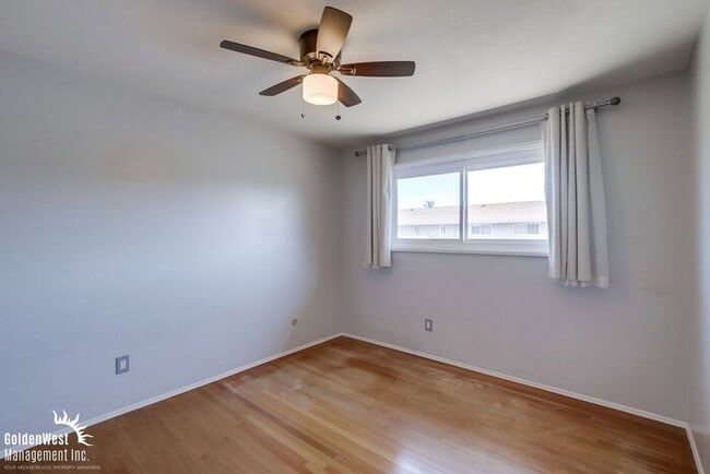 Building Photo - Cozy 2Bdm 1.5Ba Townhome with Modern Upgra...