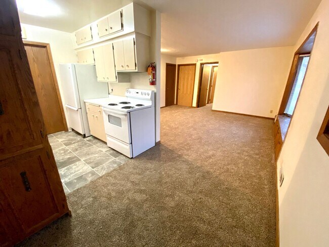Building Photo - 2 Bed Duplex