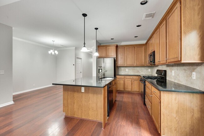 Building Photo - 902 Catlow Ct