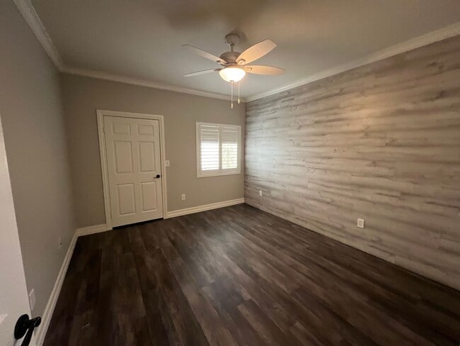 Building Photo - Upgraded Single Story First Floor Condo in Gated Community at Popular Madison Park Villas