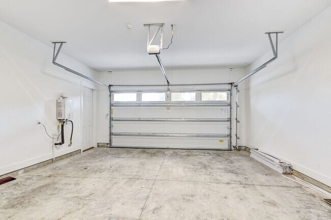 Building Photo - Townhome  in The Enclave at Summer Beach
