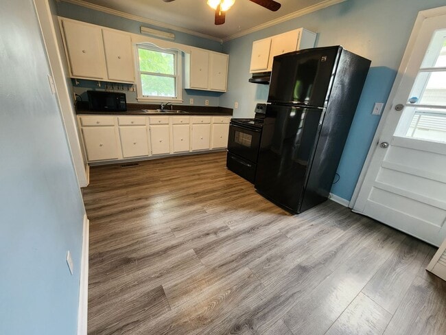 Building Photo - AMAZING 1 Level Columbia, TN Charmer!