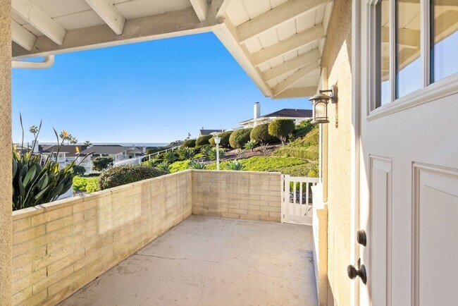 Building Photo - Stunning Ocean View Home in 55+ Colony Cove Community