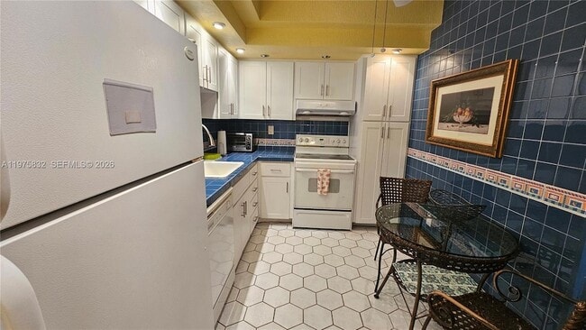 Building Photo - 1980 S Ocean Dr