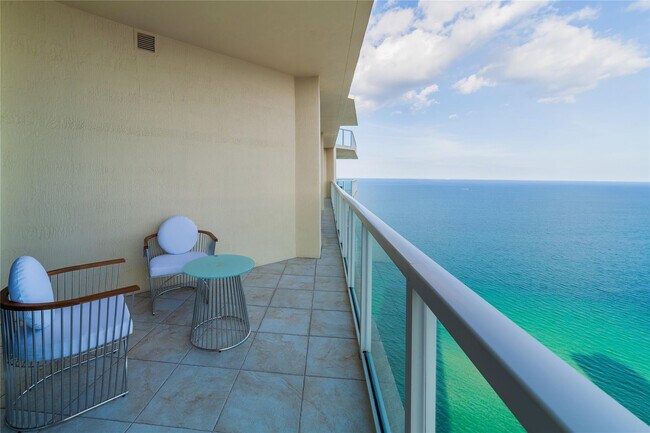 Building Photo - 16699 Collins Ave