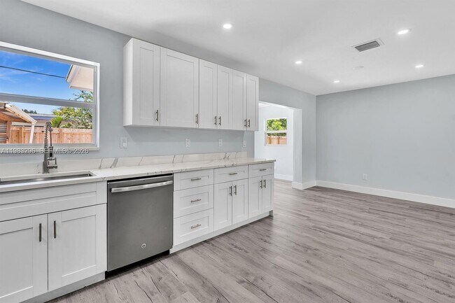 Building Photo - 2920 NE 8th Terrace