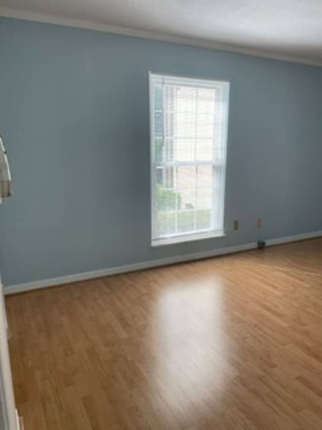 Building Photo - 3600 Chateau Dr