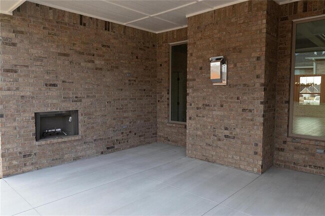 Building Photo - 5716 Lantana Ln