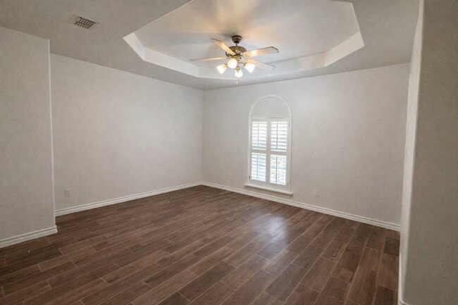 Building Photo - 1000 Ranchway Dr
