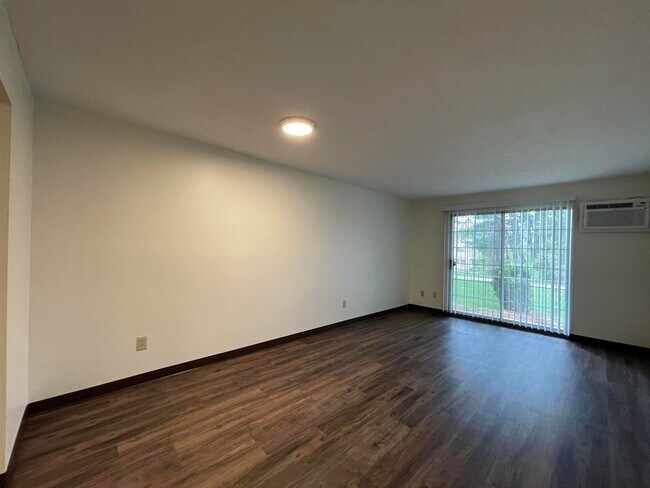 Building Photo - 379 Huse Rd